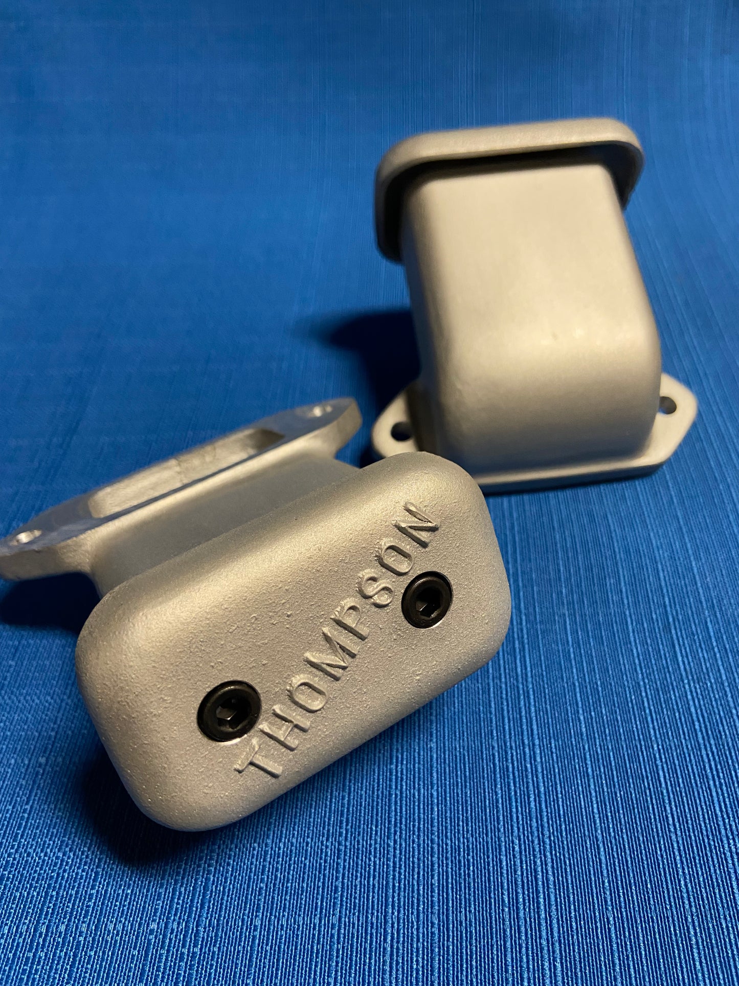 THOMPSON 90 degree Valve Cover Breathers Pair